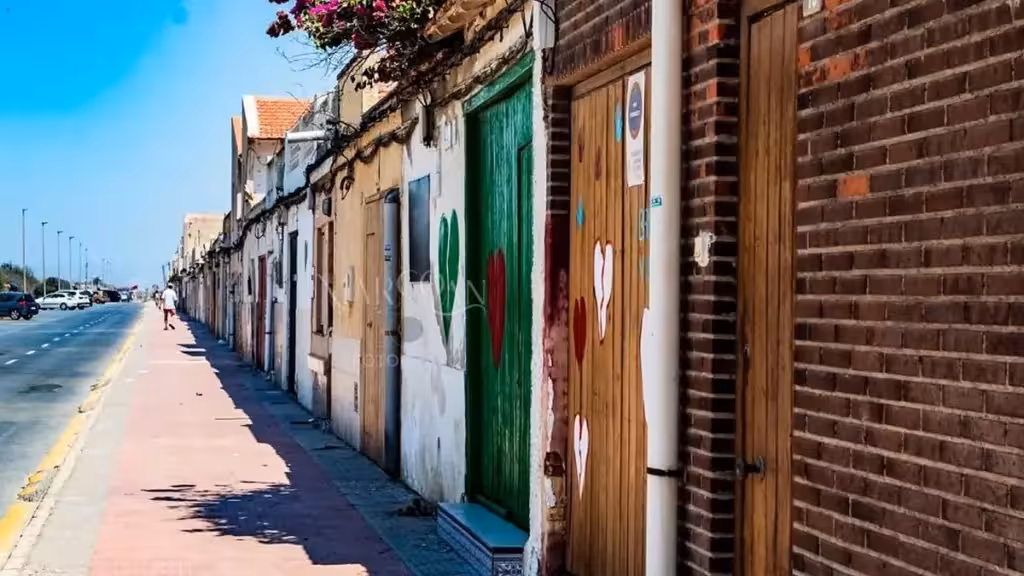 babilonia-residents-mayor-reactions-coastal-ruling-guardamar-en A row of houses with hearts painted on their doors beside a pavement