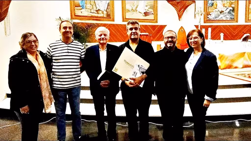Grupo de asistentes posa en el interior de la iglesia del Sagrado Corazón durante la cita del festival de órgano