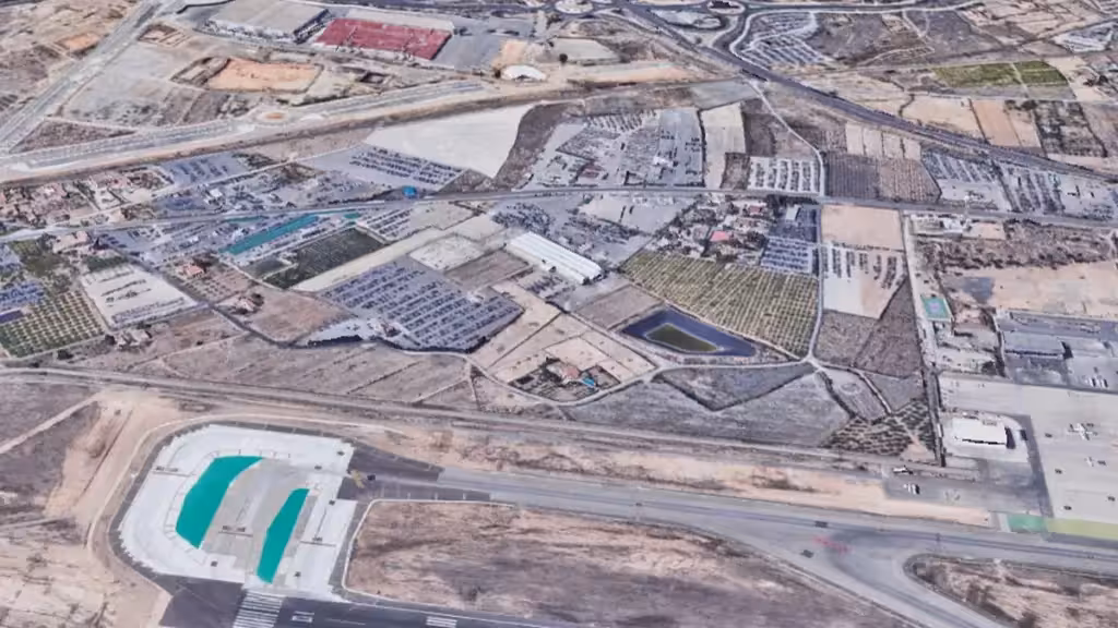 Prosecutors ask Elche for information on vehicle storage sites near the airport Oblique aerial view of parking areas, rural plots and roads beside Alicante-Elche airport