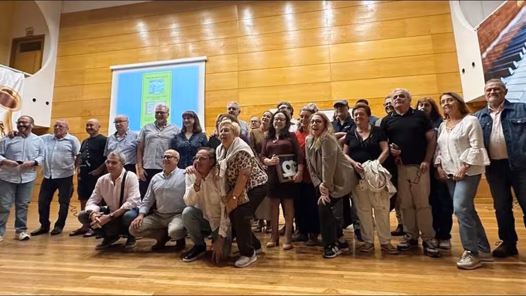 Foto de grupo en el Palacio de la Música durante la presentación de otoño de Ars Creatio en Torrevieja