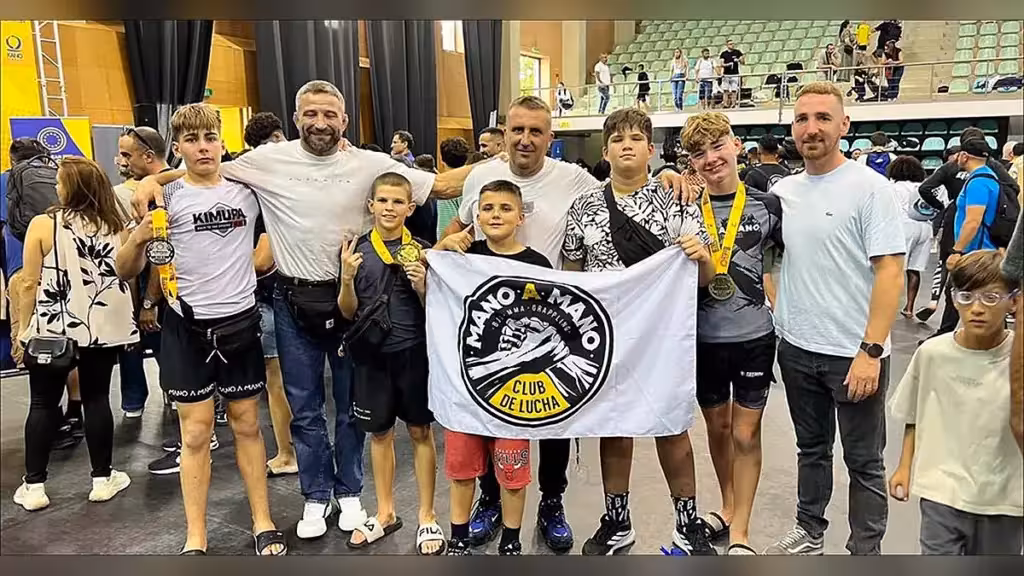 Equipo Mano a Mano en la competición de jiu-jitsu