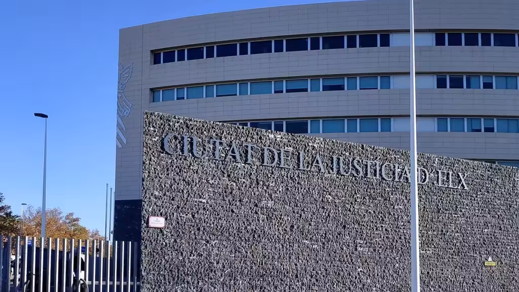 File photograph of the exterior of the Ciudad de la Justicia courthouse in Elche